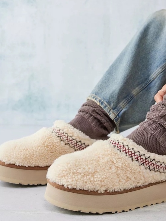 UGG Shoes - UGG Heritage Natural Tazz Fluffy Braid Sherpa Platform Slippers
Size 9 Cream EUC
